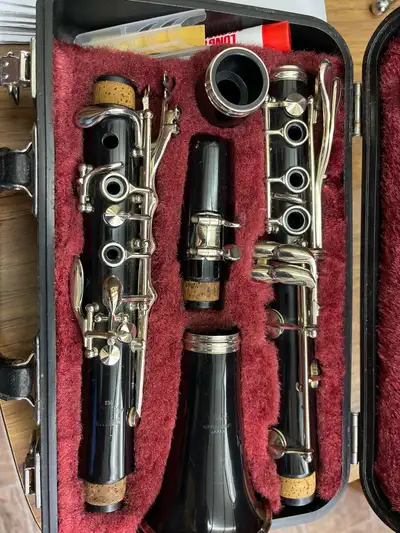 YAMAHA CLARINET. Mint condition. Comes w/case, mouthpiece +acces, View more