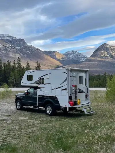 2012 Adventurer 810WS truck camper. Fits Short or Long-box Trucks 3/4 ton and up. Factory LED lights...