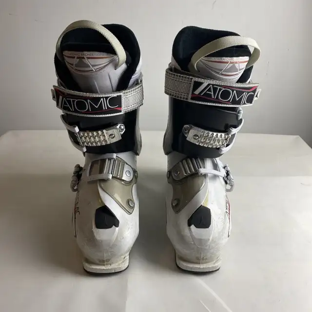 Atomic Women’s Live Fit 70 Ski Boots Size US 7.5 24/24.5 White in Ski in Ottawa - Image 2