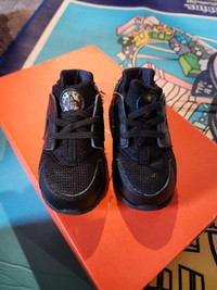 Nike Toddler Black Shoes Size 8C