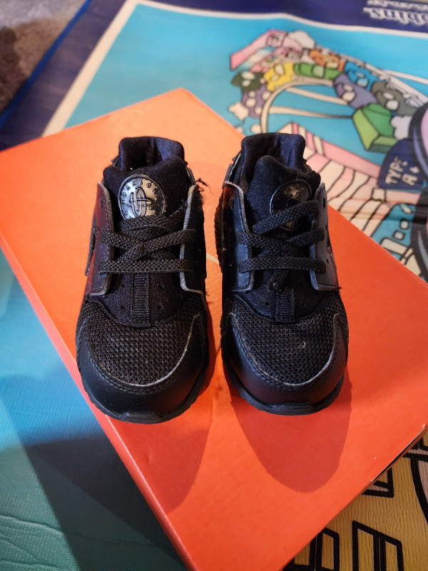 Nike Toddler Black Shoes Size 8C in Kids & Youth in Winnipeg