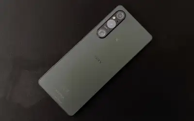 Sony Xperia 1 V Smartphone – 512GB – Khaki Green (Model XQ-DQ72): Excellent phone for photography en...