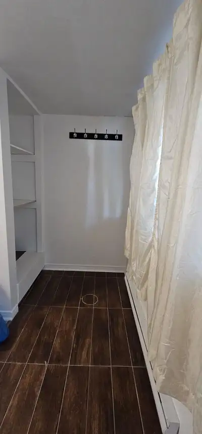 Demi sous sol 3 1/2 à louer à Montreal Nord