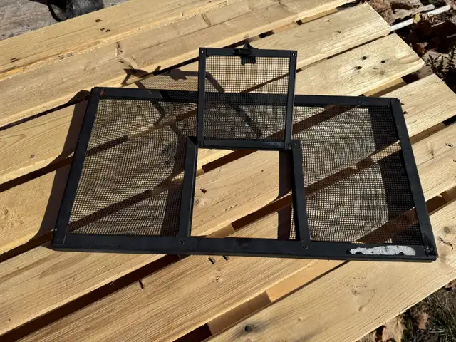 Reptile Tank Screen Lid in Reptiles & Amphibians for Rehoming in Kawartha Lakes - Image 4