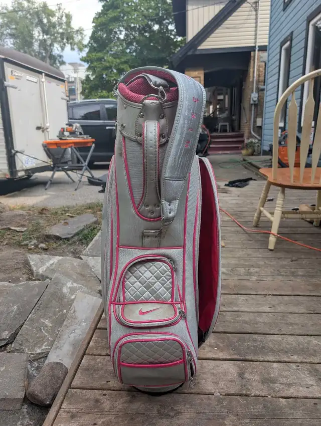 Nike Women's Golf Staff Bag in Golf in Kitchener / Waterloo - Image 5