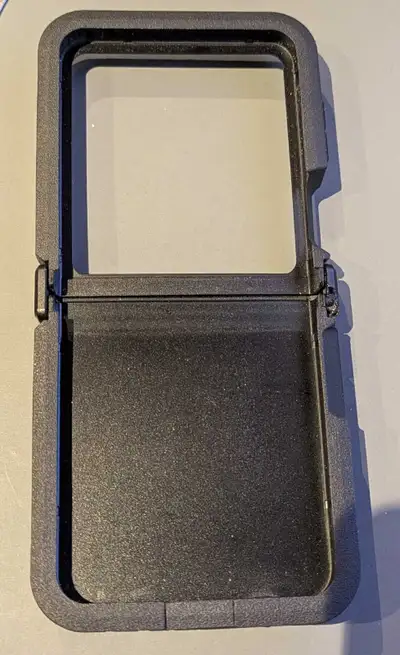 Otterbox Samsung Galaxy Z Flip 5 phone case with minor crack as seen in picture. Does not impact usa...