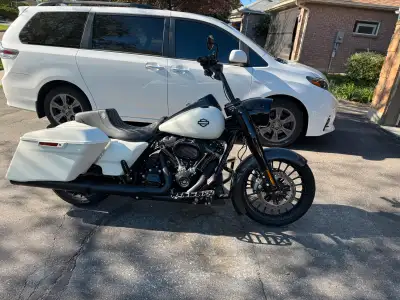 Only 2000 and change km's. With to many mods to list. Comes with all factory parts removed also. Sta...