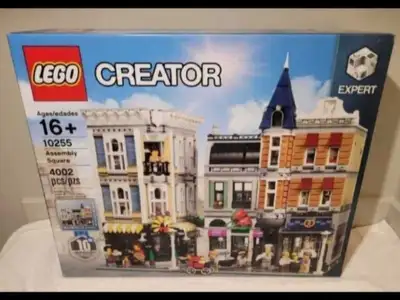 Build your dream city with this Lego Creator Expert Assembly Square set, featuring 4002 pieces for a...