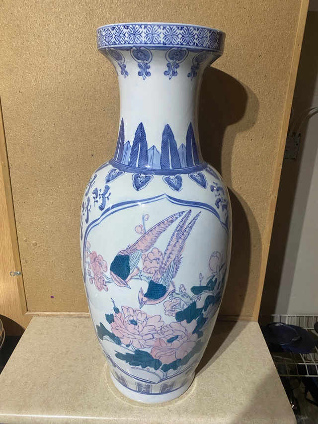 26 inch Floor Standing Vase in Home Décor & Accents in Kitchener / Waterloo - Image 2
