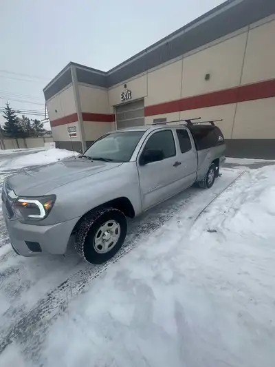 Selling 2015 Toyota Tacoma SR5 everything is up to date recently done the tuneup new spark plug new...