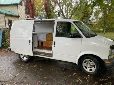 2004 Chevy Astro off-grid camper conversion, 'Bill the Spacevan' This van needs mechanical work - br...