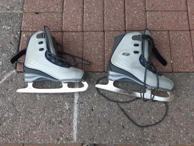 Reebok Ice Skates in Skates & Blades in Ottawa - Image 2