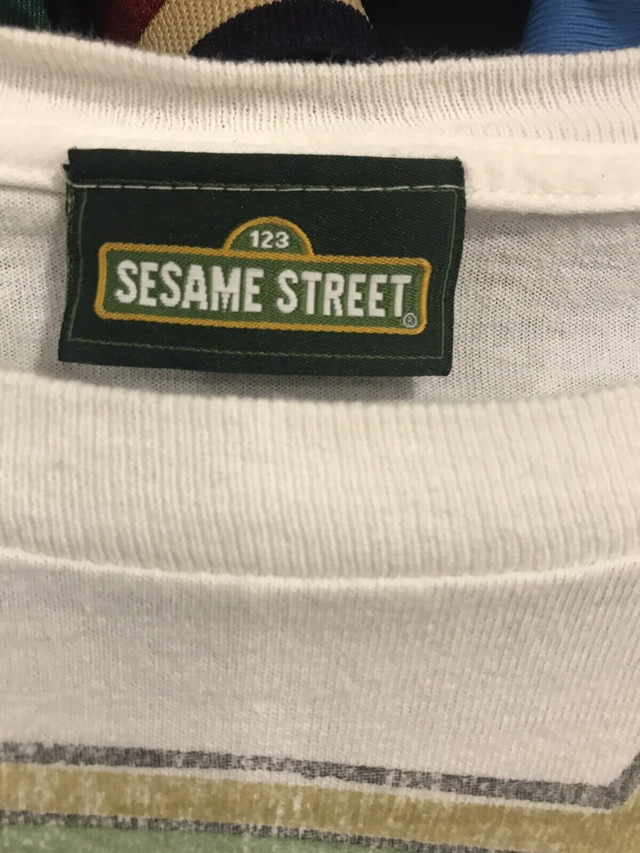 Vintage Sesame Street T-Shirt in Arts & Collectibles in City of Toronto - Image 2