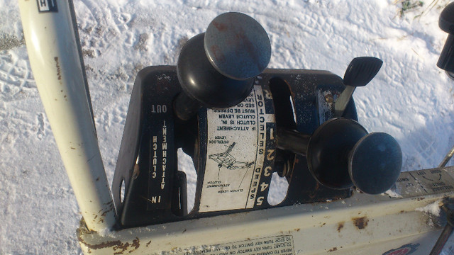 Ariens  8 HP 24 Inch 2 Stage Gas Powered  Snowblower dans Souffleuses à neige  à Winnipeg - Image 3