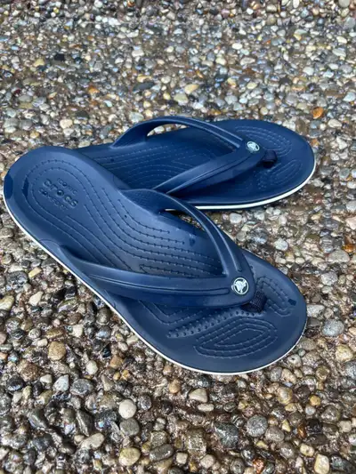 Kids classic Crocs Flip Flops - youth size J3 EUC - like new Retired style Size - J3 Smoke free home...