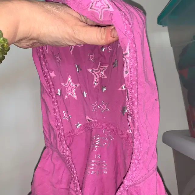 girls Size 8 pink hoodie shirt and Gap sweater $4 in Kids & Youth in Oshawa / Durham Region - Image 9