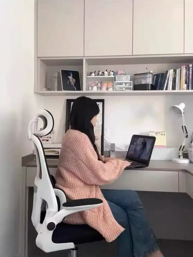 NEW Ergonomic Mesh Office Chair with Headrest & Flip-Up Arm in Chairs & Recliners in Markham / York Region - Image 11
