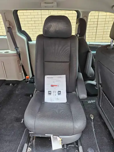 Chaise d'embarquement BRUNO pour personne a mobilité réduite.Elle a été retiré d'un Dodge Grand Cara...