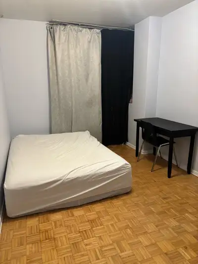 Private Room for Rent – Excellent Transit & Shopping Nearby Location: 225 Markham Rd, Toronto, ON Pr...