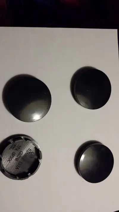 4 Center cap de roues pour mags ils sont de dimensions de 56mm et noir en plastiques