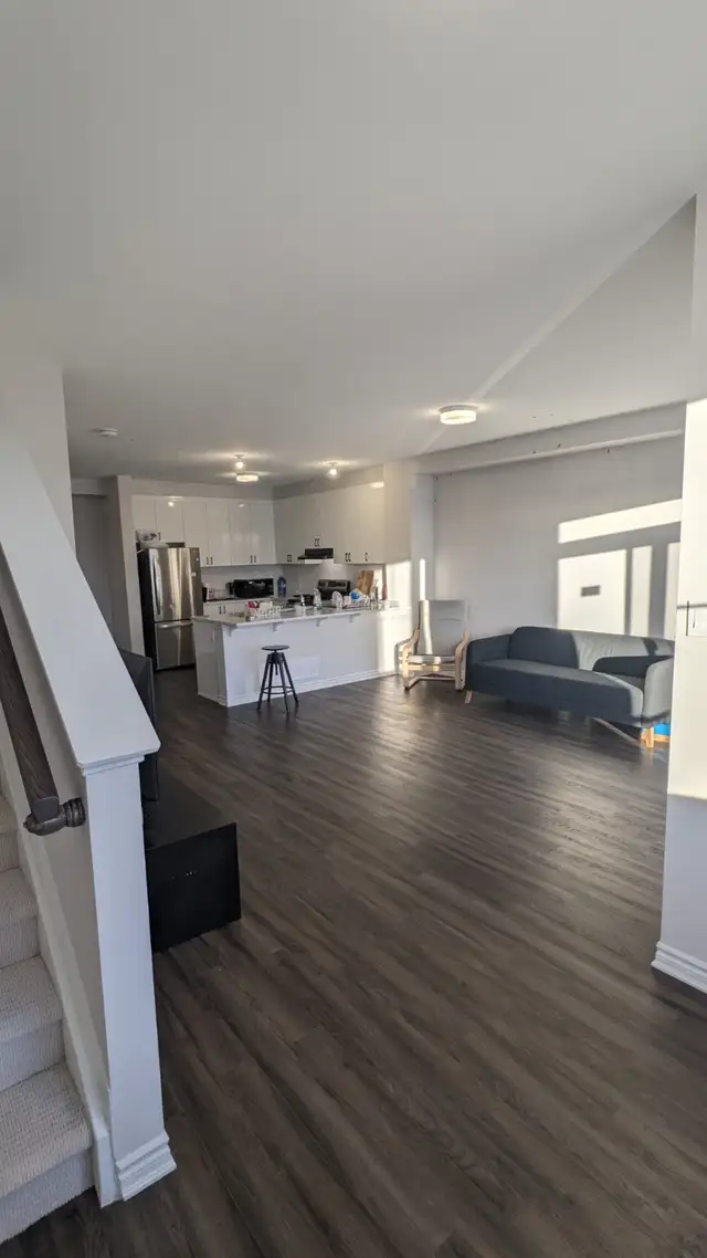 Large Furnished Bedroom - Utilities Included ($900) in Long Term Rentals in Ottawa - Image 8