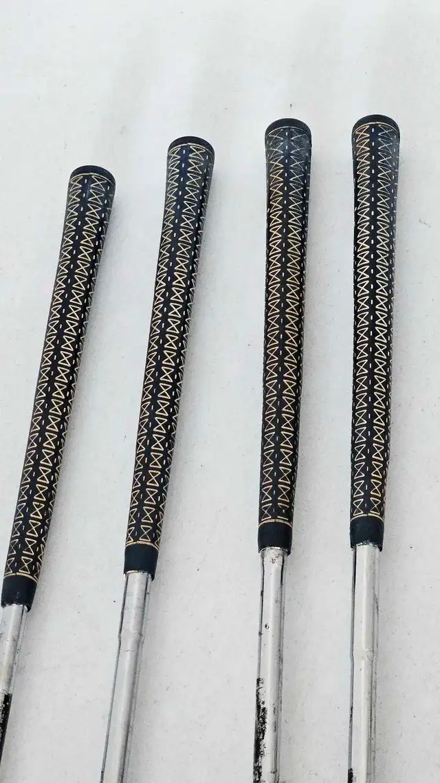 Spalding TRU-FLITE  Left Handed Golf Irons # 3, 5, 7, 9 in Golf in City of Montréal - Image 8