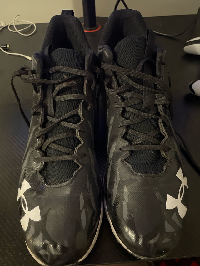 Size 11 Under Armour football/soccer cleats in Football in Oshawa / Durham Region