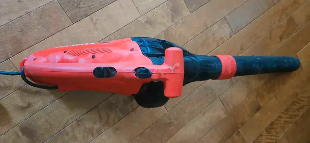 Electric Leaf Blower in Lawnmowers & Leaf Blowers in Napanee - Image 4