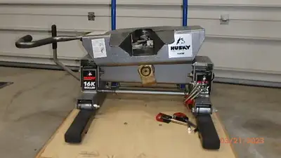 HUSKY 16 K FIFTH WHEEL HITCH WITH 16 K ROLLER AND RAILS. USED TWO SEASONS , BOUGHT NEW. GOOD FOR USE...
