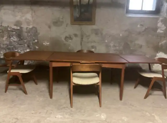 KAI KRISTIANSEN 1960s DANISH TEAK EXTENSION TABLE PLUS 4 CHAIRS in Dining Tables & Sets in Hamilton - Image 3