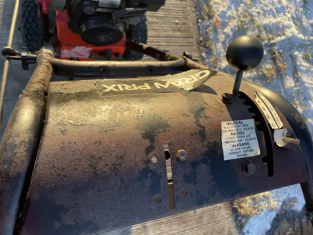 Gran Prix snowblower in Snowblowers in Mississauga / Peel Region - Image 10