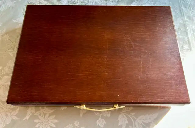 Stainless Cutlery set with Wood Chest63234526146689121