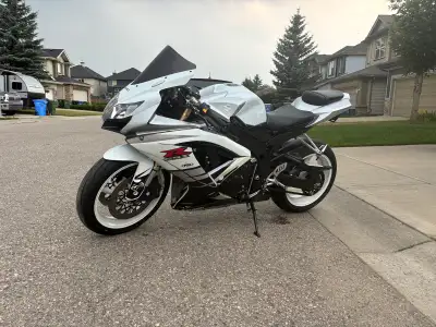 2008 Suzuki GSXR 600, nice shape , 25000 kilometres, led lights, tinted shield. No claims.