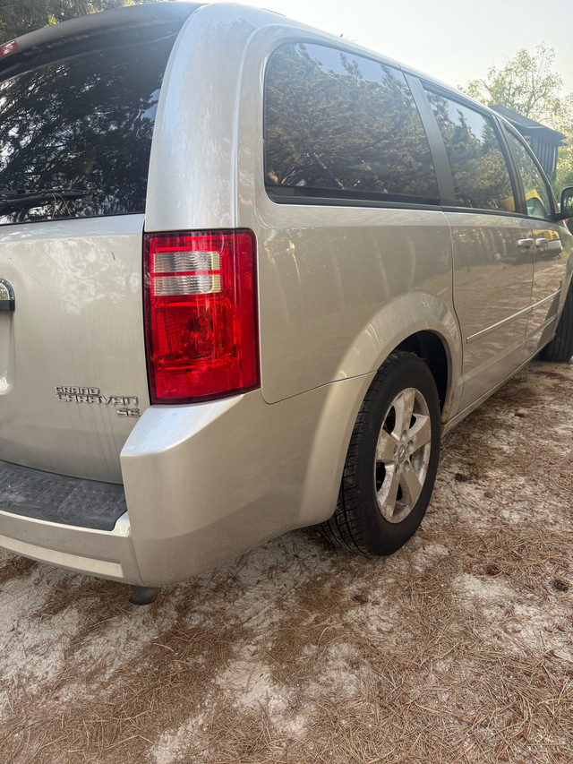 2009 dodge caravan stow & go in Cars & Trucks in Mississauga / Peel Region - Image 4