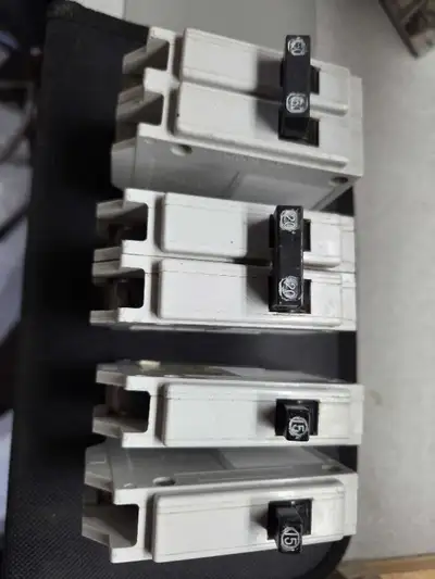 2 Disjoncteurs COMANDERS 15  amp., View more