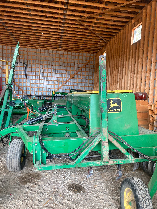 9450 John Deere Seed Drill in Other in Whitehorse - Image 4