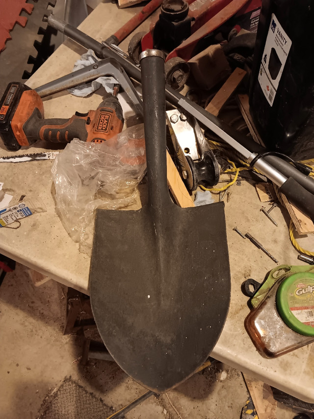 Spade shovel  in Outdoor Tools & Storage in Moncton