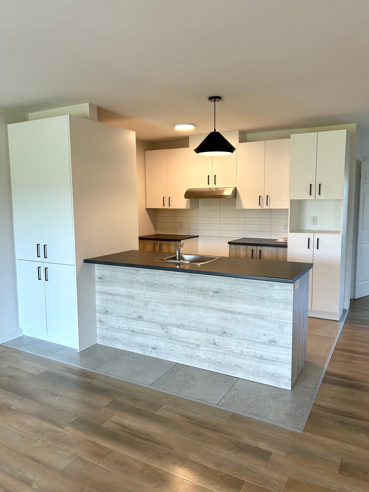 Grand 51/2 neuf à louer près du cégep à Matane — photo 1