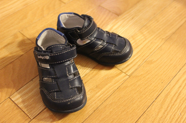 Chaussure pour bebe, grandeur 6-7/Baby shoes size 6-7 dans Vêtements - 12 à 18 mois  à Ville de Montréal