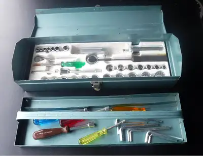 For sale is a 1/2" Drive Ratchet and Standard Socket Set as shown in the pictures. Includes 1/2" soc...