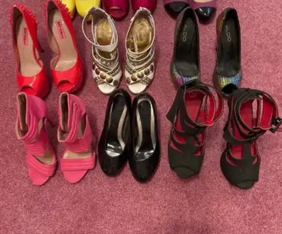 LADIES SHOES SIZE 6 ., View more