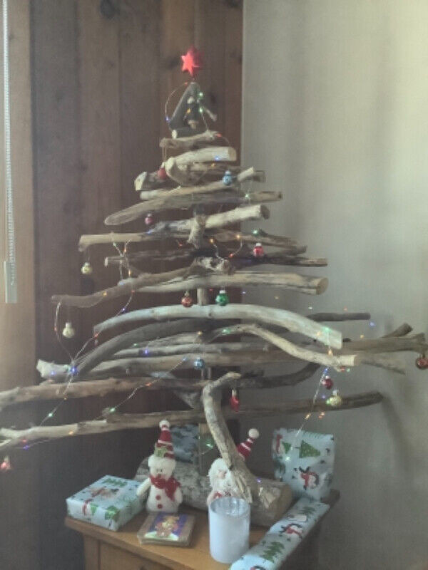 ALL SEASONS HANDMADE DRIFTWOOD TREE-DRESSED WITH LIGHTS in Home Décor & Accents in Thunder Bay - Image 3