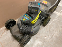 ELECTRIC CORDLESS LAWNMOWER + BATTERY/CHARGER