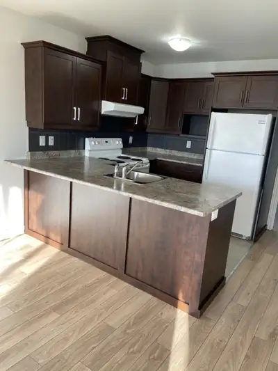 Clean, extremely well kept, secure building and apartment with only 3 other units (quiet tenants). A...