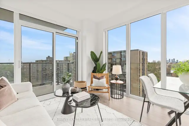 2 Bed 2 Bath Condo - King West w/ Lake ON & CN Tower Views63417674015363122