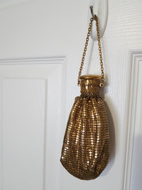 Vintage Whiting & Davis Gold Mesh Metal Expandable Hand Bag