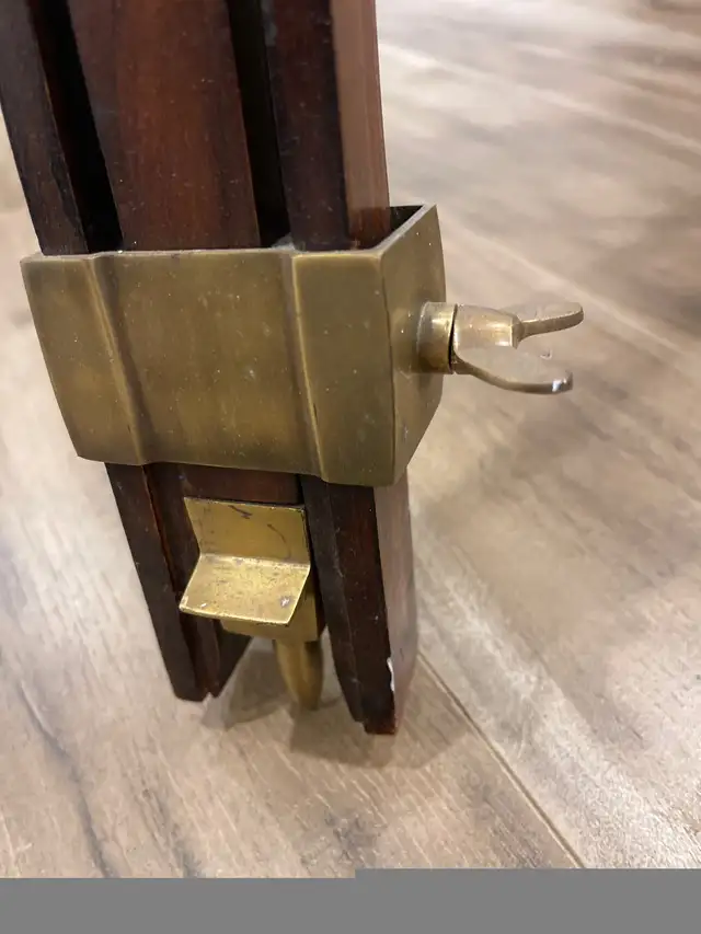 Brass floor lamp in Indoor Lighting & Fans in Markham / York Region - Image 10