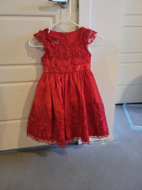 Superbe robe rouge fille gr 6 ans 15$