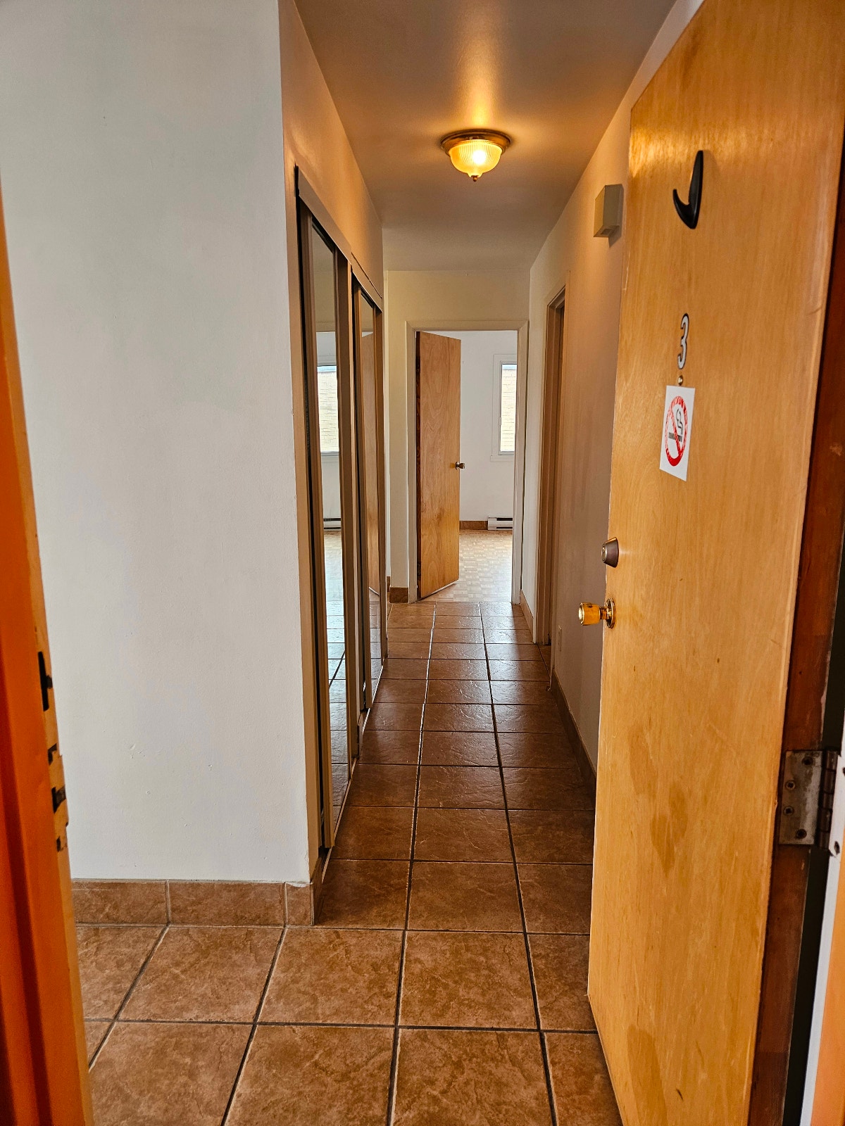 Grand 5 1/2 renové à louer / Large renovated 3-bedroom apartment — photo 1