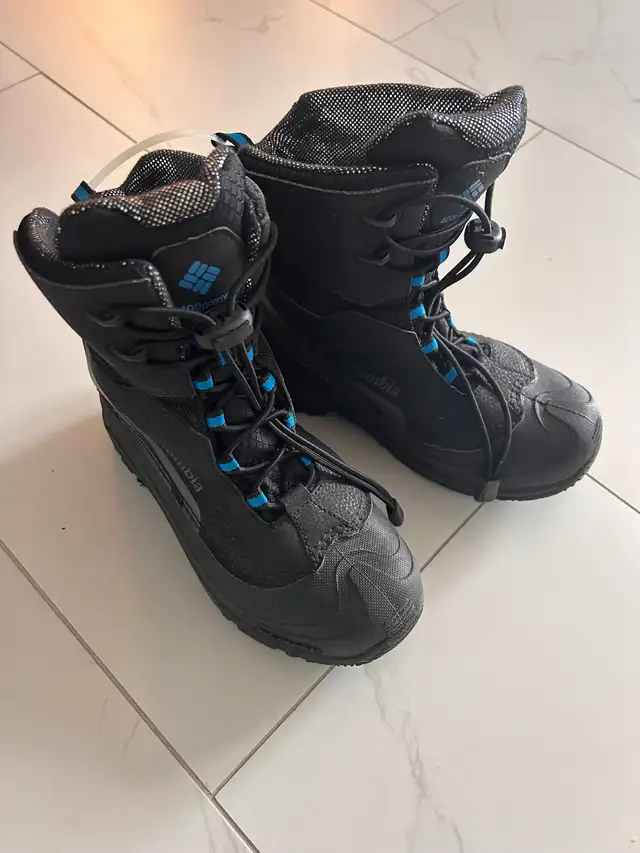 Columbia Winter Boots in Kids & Youth in Dartmouth - Image 3